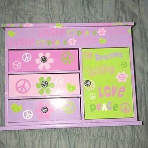Children’s jewelry box (SOLD ON MERCARI)